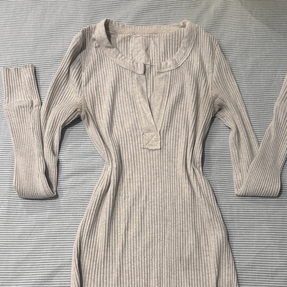 Aerie V neck top